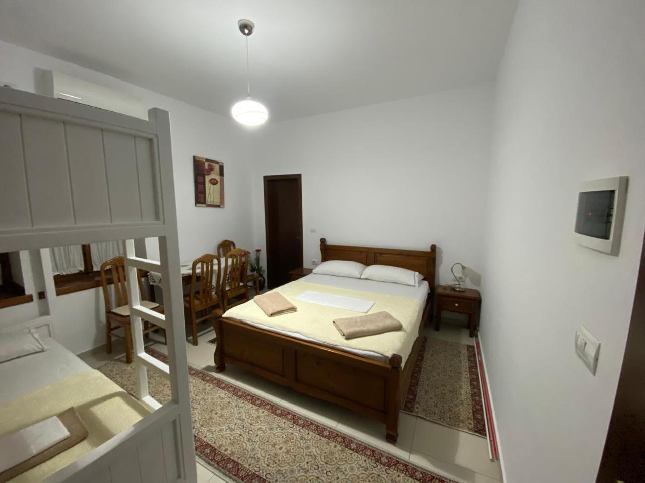 Cico Hostel &Private Room Gjirokastër Exterior foto